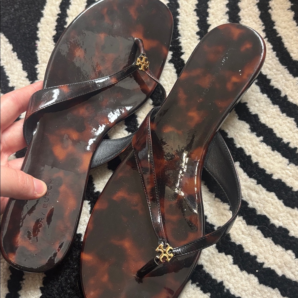 NIB Tory Burch CAPRI low kitten heel thong Sandal tortoise